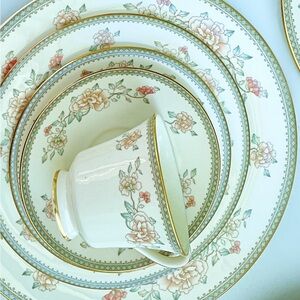 Minton Fine Bone China JASMINE pattern 4 place settings!!! 20 pieces